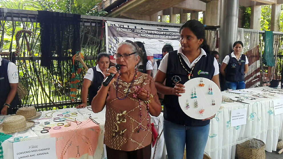 Adultos mayores exponen sus manualidades y artesanías durante casa abierta  en Orellana – Ministerio de Inclusión Económica y Social